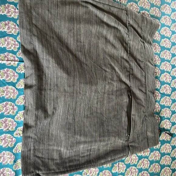 Athleta Black and Gray Striped Skort - Picture 5 of 5